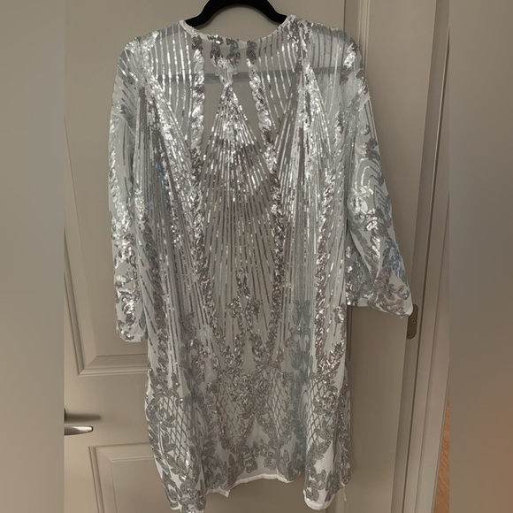 NWT/NIB SILVER OS sequin duster. Get your “Shimmer On”this holiday Season! - Picture 7 of 9
